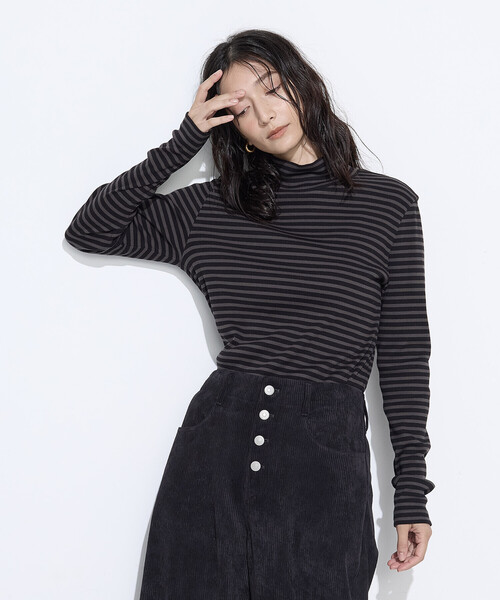 COMME CA Wardrobe（コムサワードローブ）の「コットンリブボーダー プルオーバー（Tシャツ/カットソー・レディース・レンガ/チャコール/ホワイト×ブラック・FREE）」の2枚目の写真