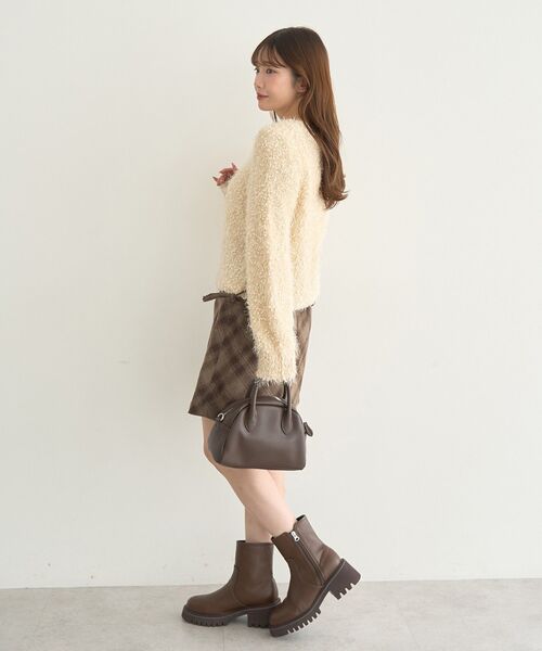 earth music&ecology(アースミュージックアンドエコロジー)の「ポンポンヤーンラメニットプルオーバー(ニット/セーター・レディース・ピンク/ベージュ/アイボリー/ブルー系その他7・FREE)」の15枚目の写真