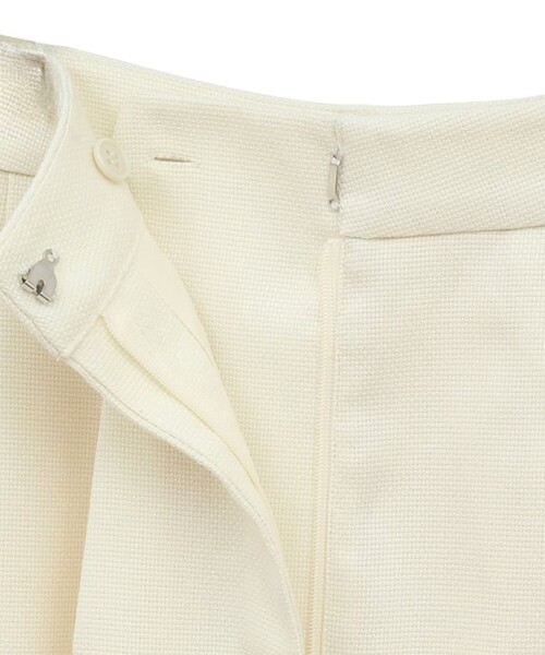 CLANE(クラネ)の「【CLANE/クラネ】FRONT SLIT TUCK SKIRT/フロントスリットタックスカート(スカート・レディース・ブラック/アイボリー・1/2)」の4枚目の写真