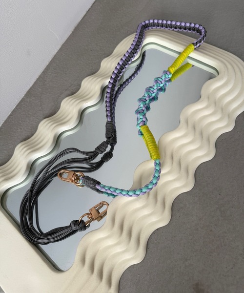 SANSeLF（サンセルフ）の「【SANSeLF】 パラコードマルチストラップ カラーミックス 編み込みデザイン スマホアクセサリー saa25a178（スマホグッズ・レディース・パープル/ピンク/ブルー・FREE）」の2枚目の写真