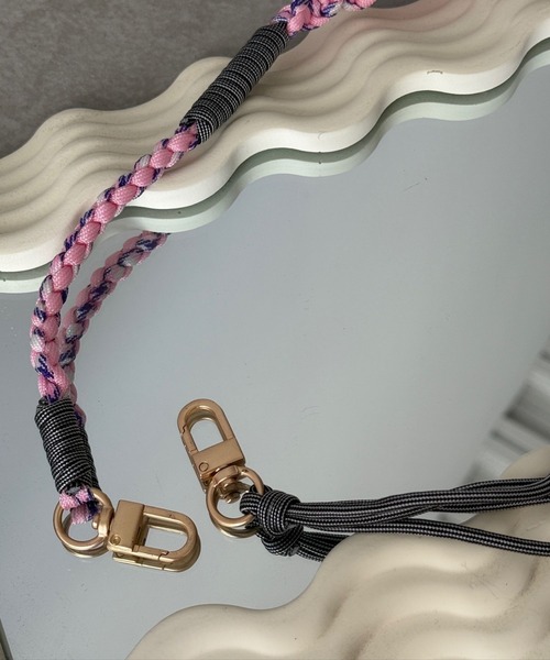 SANSeLF（サンセルフ）の「【SANSeLF】 パラコードマルチストラップ カラーミックス 編み込みデザイン スマホアクセサリー saa25a178（スマホグッズ・レディース・パープル/ピンク/ブルー・FREE）」の13枚目の写真