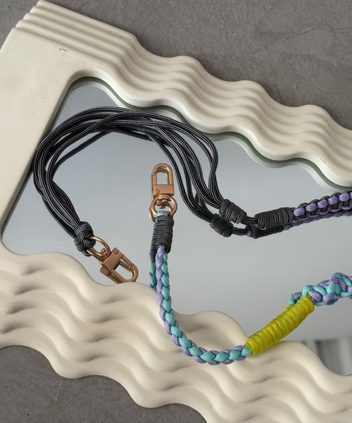 SANSeLF（サンセルフ）の「【SANSeLF】 パラコードマルチストラップ カラーミックス 編み込みデザイン スマホアクセサリー saa25a178（スマホグッズ・レディース・パープル/ピンク/ブルー・FREE）」の18枚目の写真