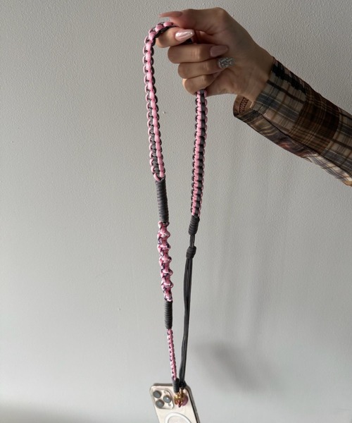 SANSeLF（サンセルフ）の「【SANSeLF】 パラコードマルチストラップ カラーミックス 編み込みデザイン スマホアクセサリー saa25a178（スマホグッズ・レディース・パープル/ピンク/ブルー・FREE）」の8枚目の写真