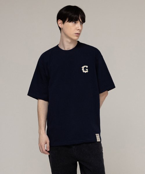 GRAVER（グレーバー）の「[ユニセックス]スモールGフラワースマイル半袖Tシャツ_ネイビー（Tシャツ/カットソー・レディース・ネイビー・SMALL/LARGE/X-LARGE/MEDIUM）」の2枚目の写真