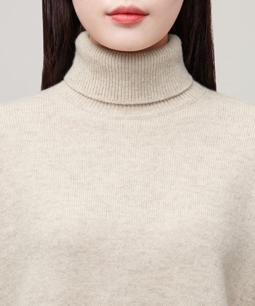 MUSINSA STANDARD WOMAN（ムシンサスタンダードウーマン）の「レディースラムウールリラックスタートルネックニット[オートミール]（ニット/セーター・レディース・その他・X-SMALL/LARGE）」の14枚目の写真