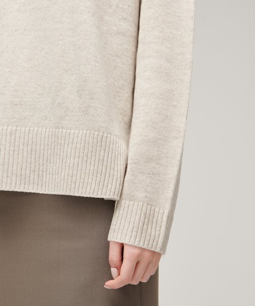 MUSINSA STANDARD WOMAN（ムシンサスタンダードウーマン）の「レディースラムウールリラックスタートルネックニット[オートミール]（ニット/セーター・レディース・その他・X-SMALL/LARGE）」の17枚目の写真