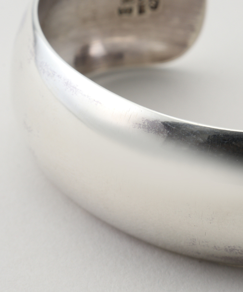 plage（プラージュ）の「ERICKA NICOLAS BEGAY / エリッカ ニコラス ビゲイ ARCHED バングル（ブレスレット・レディース・シルバー・FREE）」の4枚目の写真