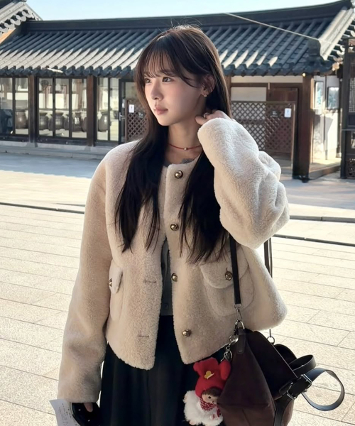 MONGDOL(モンドル)の「リバーシブルフェイクファージャケットライトベージュMDJK031LBEIGE(ムートンコート・レディース・その他・SMALL/MEDIUM)」の1枚目の写真