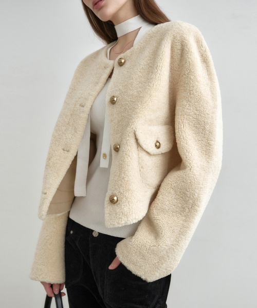 MONGDOL(モンドル)の「リバーシブルフェイクファージャケットライトベージュMDJK031LBEIGE(ムートンコート・レディース・その他・SMALL/MEDIUM)」の2枚目の写真