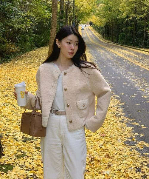 MONGDOL(モンドル)の「リバーシブルフェイクファージャケットライトベージュMDJK031LBEIGE(ムートンコート・レディース・その他・SMALL/MEDIUM)」の4枚目の写真