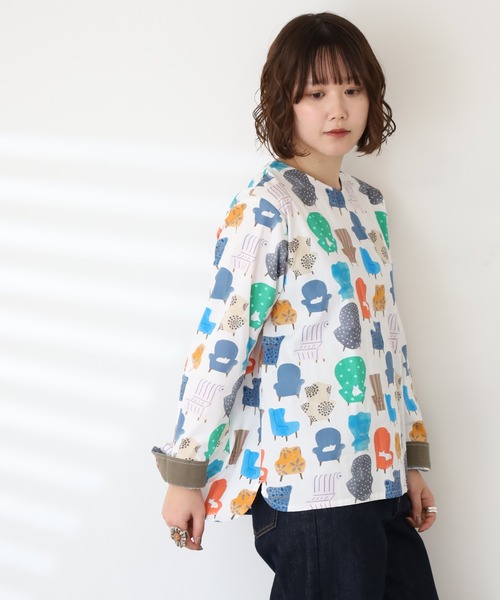 Emago(イマゴ)の「EMAGO ネコといすのプリントブラウス 長袖(シャツ/ブラウス・レディース・アイボリー/ブラック・FREE)」の8枚目の写真