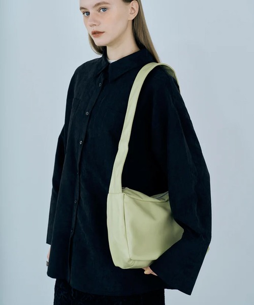 merrylatte(メリーラテ)の「square shoulder bag(ショルダーバッグ・レディース・イエロー・FREE)」の2枚目の写真