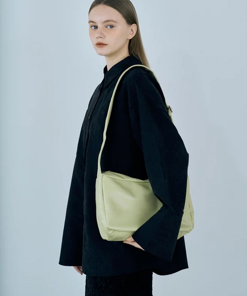 merrylatte(メリーラテ)の「square shoulder bag(ショルダーバッグ・レディース・イエロー・FREE)」の4枚目の写真