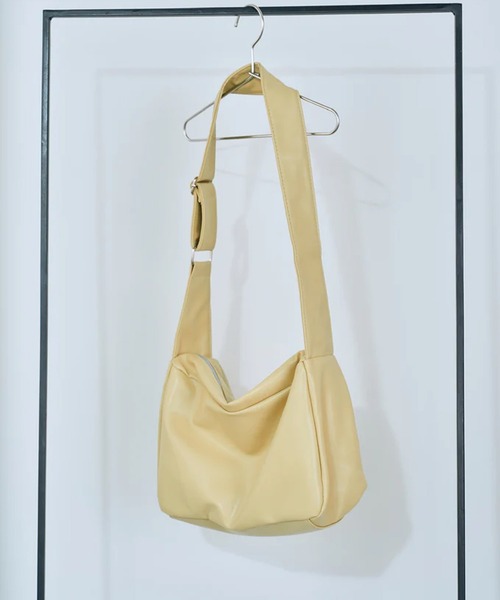 merrylatte(メリーラテ)の「square shoulder bag(ショルダーバッグ・レディース・イエロー・FREE)」の11枚目の写真