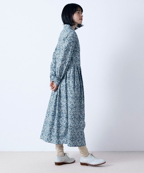 Sunny clouds（サニークラウズ）の「サニークラウズ　ｆｅａｔ．　早川ちひろ　冬の花畑ワンピース〈レディース〉（ワンピース・レディース・ブルー系その他・MP/3L/LL/L/M）」の2枚目の写真