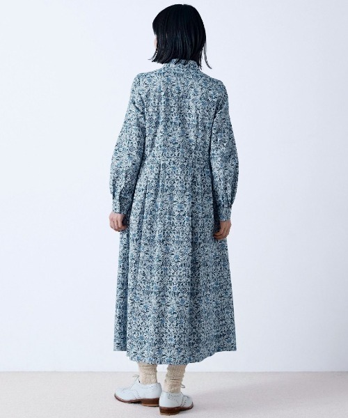 Sunny clouds（サニークラウズ）の「サニークラウズ　ｆｅａｔ．　早川ちひろ　冬の花畑ワンピース〈レディース〉（ワンピース・レディース・ブルー系その他・MP/3L/LL/L/M）」の3枚目の写真