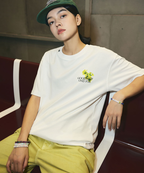 CORALIAN（コラリアン）の「フラワーグラフィックコットンTシャツホワイト（Tシャツ/カットソー・メンズ・その他・S/M/L/2XL/XL/XS/3XL）」の4枚目の写真