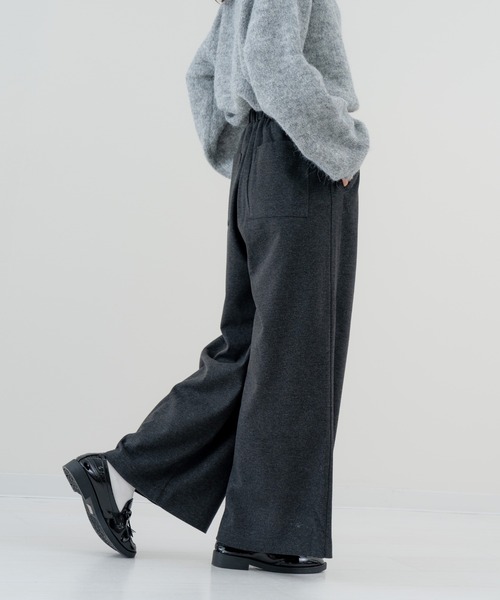 refinedworks（リファインドワークス）の「【refinedworks】起毛 素材の ワイドパンツ（その他パンツ・レディース・ベージュ/チャコールグレー・FREE）」の10枚目の写真