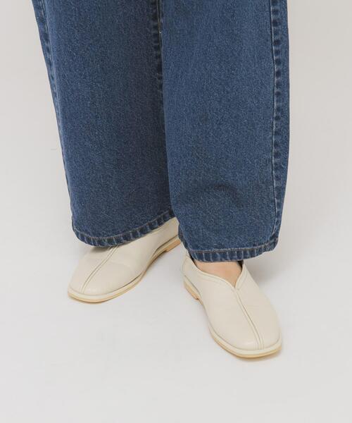 KBF（ケイビーエフ）の「センターシームフラットシューズ（パンプス・レディース・ブラック/アイボリー・36/38/37）」の3枚目の写真