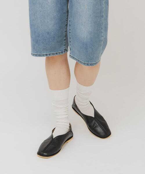 KBF（ケイビーエフ）の「センターシームフラットシューズ（パンプス・レディース・ブラック/アイボリー・36/38/37）」の12枚目の写真