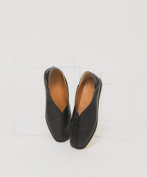 KBF（ケイビーエフ）の「センターシームフラットシューズ（パンプス・レディース・ブラック/アイボリー・36/38/37）」の17枚目の写真