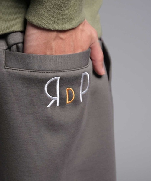 Felt-Maglietta（フェルトマリエッタ）の「[ROUXDI PERFE ルゥディパフィー]ロゴ刺繍ダンボールニットワイドパンツ（その他パンツ・メンズ・ブラック/チャコール・L-Long/L-Short/MEDIUM）」の6枚目の写真