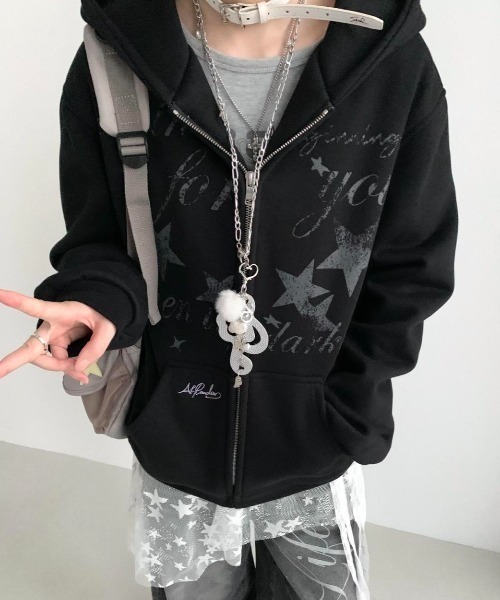 DIAVEL（ディアベル）の「【3色展開】Y2Kムード全開 星柄プリント オーバーサイズZIPフーディ（パーカー・レディース・ピンク/ブラック/ブルー・M）」の7枚目の写真
