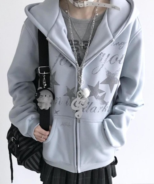 DIAVEL（ディアベル）の「【3色展開】Y2Kムード全開 星柄プリント オーバーサイズZIPフーディ（パーカー・レディース・ピンク/ブラック/ブルー・M）」の9枚目の写真