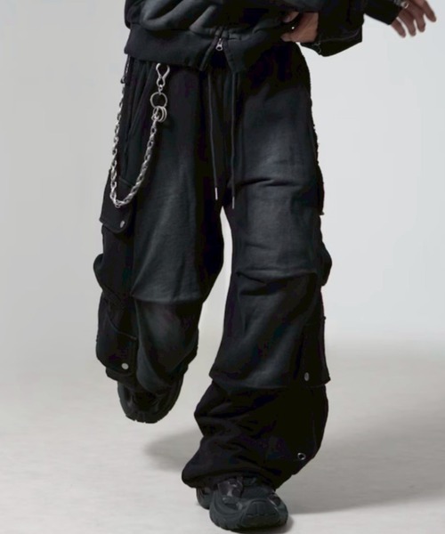 Chikashitsu +(チカシツプラス)の「【CHIKASHITSU PLUS HIGH】4 pocket dirty wash sweat cargo pants / 【チカシツプラスハイ】マルチポケットダーティーウォッシュスウェットカーゴパンツ(スウェットパンツ・メンズ・ブラック・01/02)」の10枚目の写真