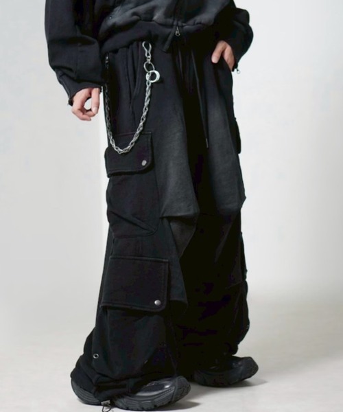 Chikashitsu +(チカシツプラス)の「【CHIKASHITSU PLUS HIGH】4 pocket dirty wash sweat cargo pants / 【チカシツプラスハイ】マルチポケットダーティーウォッシュスウェットカーゴパンツ(スウェットパンツ・メンズ・ブラック・01/02)」の8枚目の写真