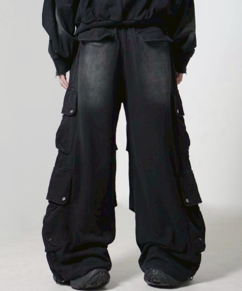 Chikashitsu +(チカシツプラス)の「【CHIKASHITSU PLUS HIGH】4 pocket dirty wash sweat cargo pants / 【チカシツプラスハイ】マルチポケットダーティーウォッシュスウェットカーゴパンツ(スウェットパンツ・メンズ・ブラック・01/02)」の13枚目の写真