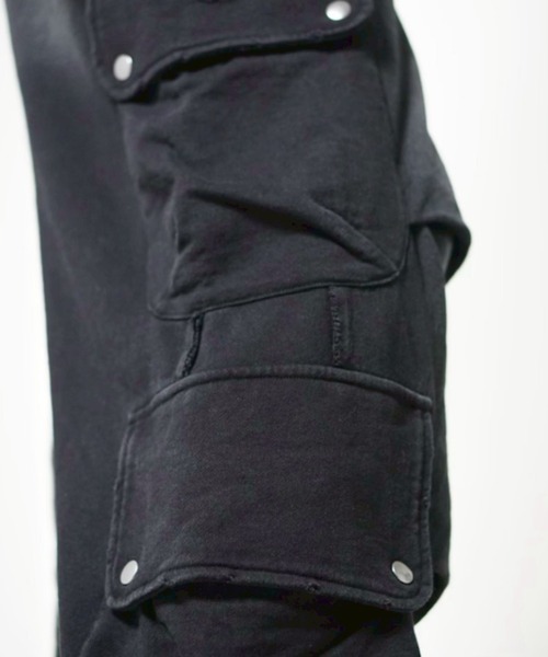 Chikashitsu +(チカシツプラス)の「【CHIKASHITSU PLUS HIGH】4 pocket dirty wash sweat cargo pants / 【チカシツプラスハイ】マルチポケットダーティーウォッシュスウェットカーゴパンツ(スウェットパンツ・メンズ・ブラック・01/02)」の14枚目の写真