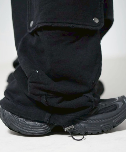 Chikashitsu +(チカシツプラス)の「【CHIKASHITSU PLUS HIGH】4 pocket dirty wash sweat cargo pants / 【チカシツプラスハイ】マルチポケットダーティーウォッシュスウェットカーゴパンツ(スウェットパンツ・メンズ・ブラック・01/02)」の15枚目の写真