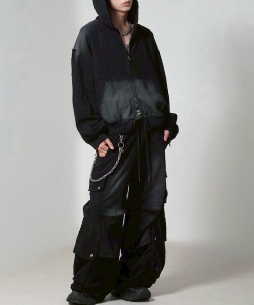 Chikashitsu +(チカシツプラス)の「【CHIKASHITSU PLUS HIGH】4 pocket dirty wash sweat cargo pants / 【チカシツプラスハイ】マルチポケットダーティーウォッシュスウェットカーゴパンツ(スウェットパンツ・メンズ・ブラック・01/02)」の4枚目の写真