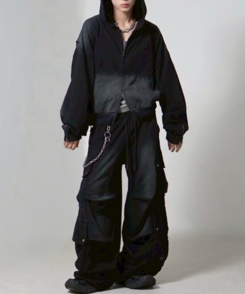 Chikashitsu +(チカシツプラス)の「【CHIKASHITSU PLUS HIGH】4 pocket dirty wash sweat cargo pants / 【チカシツプラスハイ】マルチポケットダーティーウォッシュスウェットカーゴパンツ(スウェットパンツ・メンズ・ブラック・01/02)」の6枚目の写真