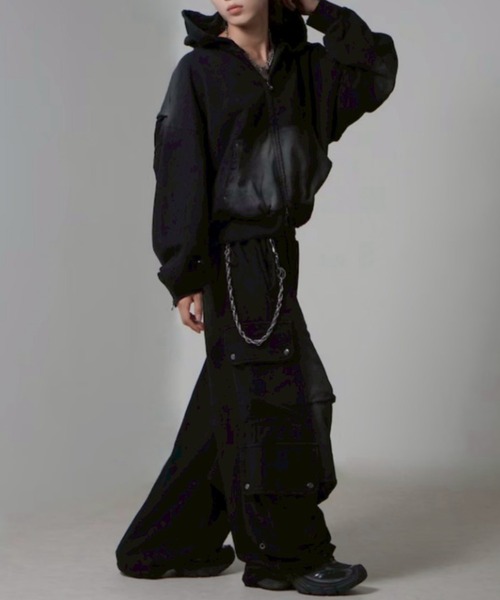 Chikashitsu +(チカシツプラス)の「【CHIKASHITSU PLUS HIGH】4 pocket dirty wash sweat cargo pants / 【チカシツプラスハイ】マルチポケットダーティーウォッシュスウェットカーゴパンツ(スウェットパンツ・メンズ・ブラック・01/02)」の3枚目の写真