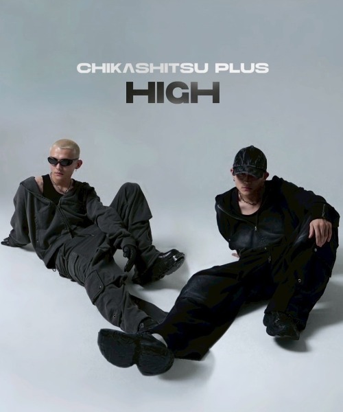 Chikashitsu +(チカシツプラス)の「【CHIKASHITSU PLUS HIGH】4 pocket dirty wash sweat cargo pants / 【チカシツプラスハイ】マルチポケットダーティーウォッシュスウェットカーゴパンツ(スウェットパンツ・メンズ・ブラック・01/02)」の2枚目の写真