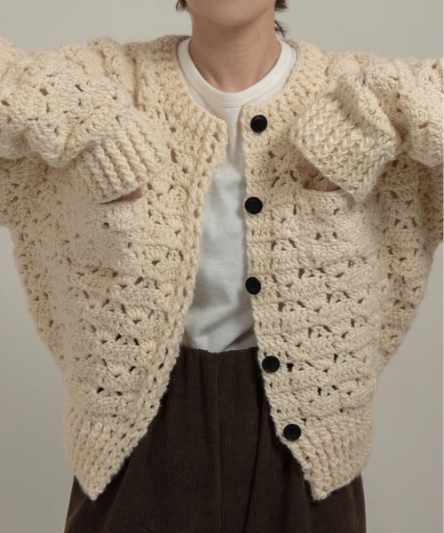 lawgy(ラウジー)の「loose chunky handmade knit cardigan / ルースチャンキーハンドメイドニットカーディガン(カーディガン/ボレロ・レディース・ホワイト/ブルー/イエロー・FREE)」の2枚目の写真
