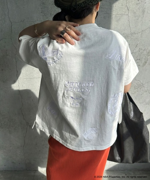 antiqua(アンティカ)の「NBA公式 ロゴ刺繍 Tシャツ(Tシャツ/カットソー・レディース・ダークグレー/ホワイト系その他/ホワイト/ブラック系その他/グレー系その他/ブラック・R/P)」の12枚目の写真