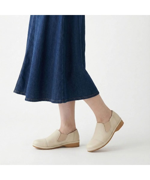 ing(イング)の「【WEB限定】【サスティナブル】スリッポンシューズ(スリッポン・レディース・ダークブラウン/ブラック/アイボリー・24.5cm/24cm/23.5cm/23cm/22.5cm)」の9枚目の写真