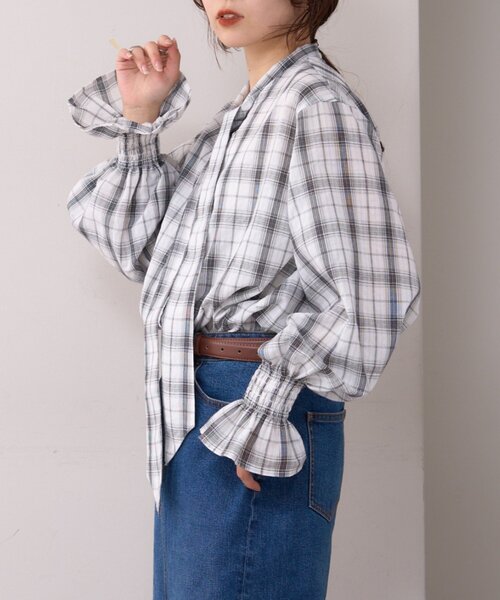 WILLOW(ウィロー)の「【willow】ボウタイ袖シャーリングシャツ(シャツ/ブラウス・レディース・グレー/ホワイト・ONE SIZE)」の21枚目の写真