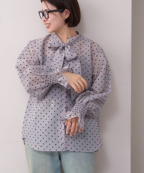 WILLOW(ウィロー)の「【willow】ボウタイ袖シャーリングシャツ(シャツ/ブラウス・レディース・グレー/ホワイト・ONE SIZE)」の5枚目の写真