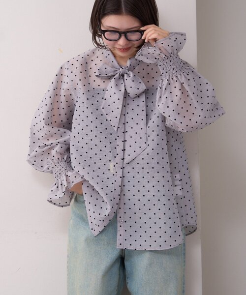 WILLOW(ウィロー)の「【willow】ボウタイ袖シャーリングシャツ(シャツ/ブラウス・レディース・グレー/ホワイト・ONE SIZE)」の6枚目の写真
