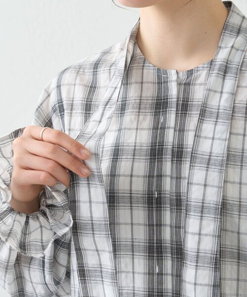 WILLOW(ウィロー)の「【willow】ボウタイ袖シャーリングシャツ(シャツ/ブラウス・レディース・グレー/ホワイト・ONE SIZE)」の16枚目の写真