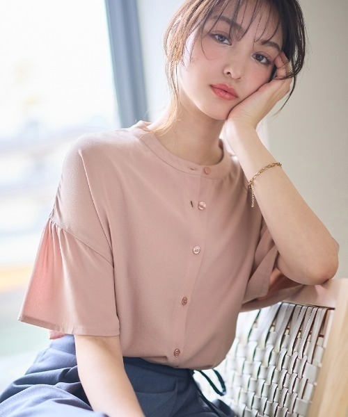 alotta(アロッタ)の「バンドカラーフレアー袖ブラウス(シャツ/ブラウス・レディース・ブラック/ブルー/ピンク/ホワイト/ネイビー/ミント・M/L/LL)」の1枚目の写真