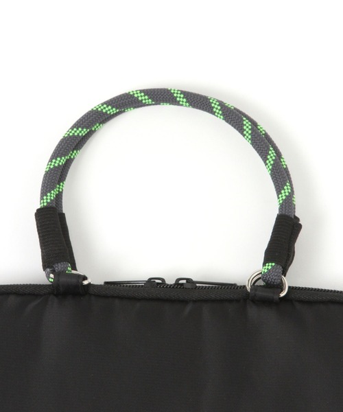 LAKOLE（ラコレ）の「ロープPCケース[タテ] / 638248（PC・タブレットケース・レディース・ブラック/グレー・FREE）」の9枚目の写真