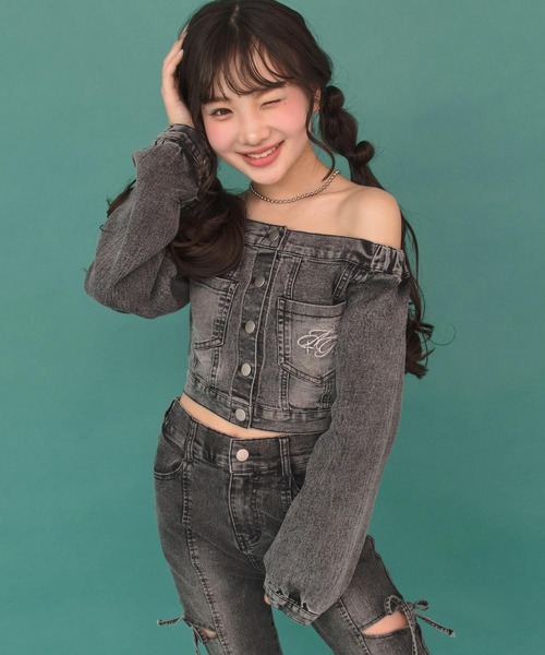 ANAP GiRL(アナップガール)の「デニム オフショル トップス(別売りセットアップ)(シャツ/ブラウス・キッズ・ブラック/ブルー・M/S/XS)」の2枚目の写真