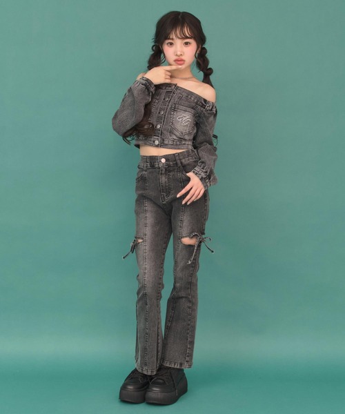 ANAP GiRL(アナップガール)の「デニム オフショル トップス(別売りセットアップ)(シャツ/ブラウス・キッズ・ブラック/ブルー・M/S/XS)」の5枚目の写真