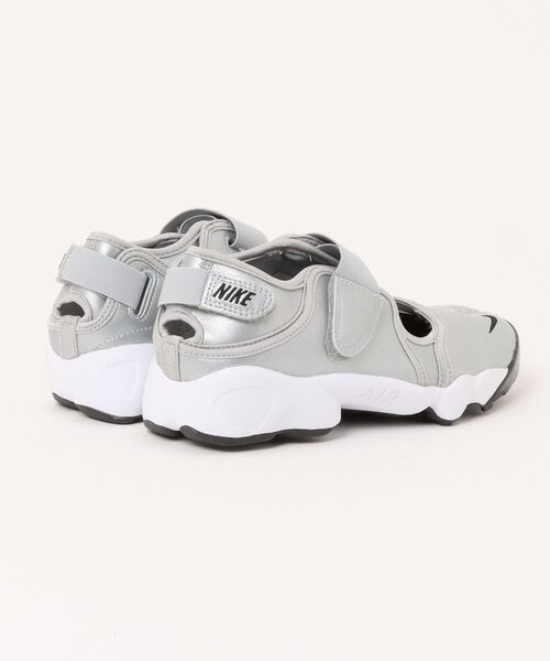 NIKE（ナイキ）の「NIKE WMNS AIR RIFT HM5737-003（スニーカー・メンズ・シルバー・23cm/25cm/24cm）」の2枚目の写真