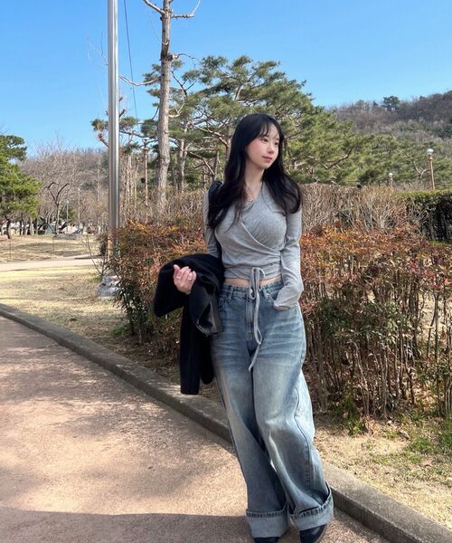 MICANE(ミケーネ)の「イクスラブラシウォッシングワイドデニムパンツ(デニムパンツ・レディース・ブラック/ネイビー・SMALL/MEDIUM/LARGE/X-LARGE/XX-LARGE/X-SMALL)」の15枚目の写真